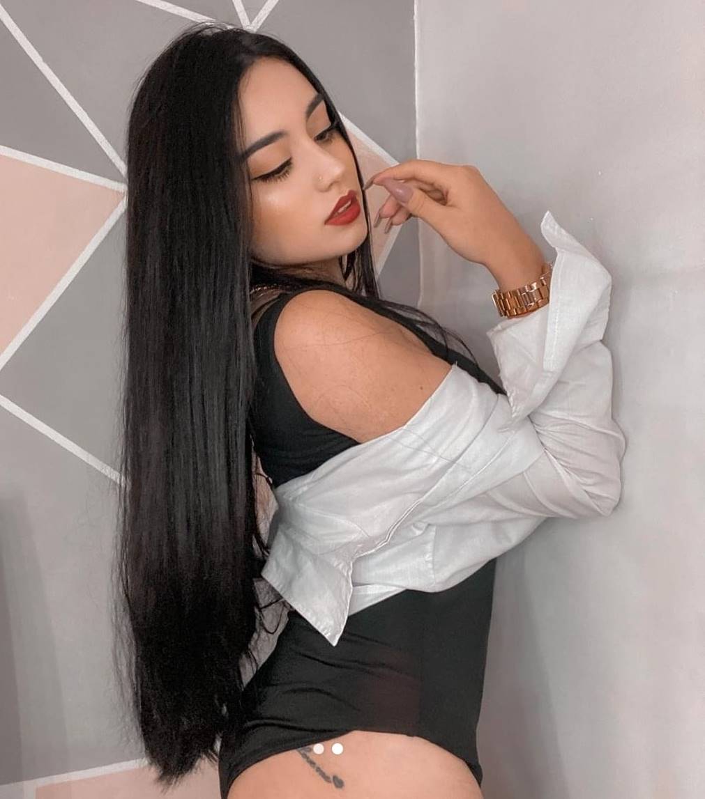İstanbul Escort Bayan Demet İle Tutkulu Bir Serüvene Katıl